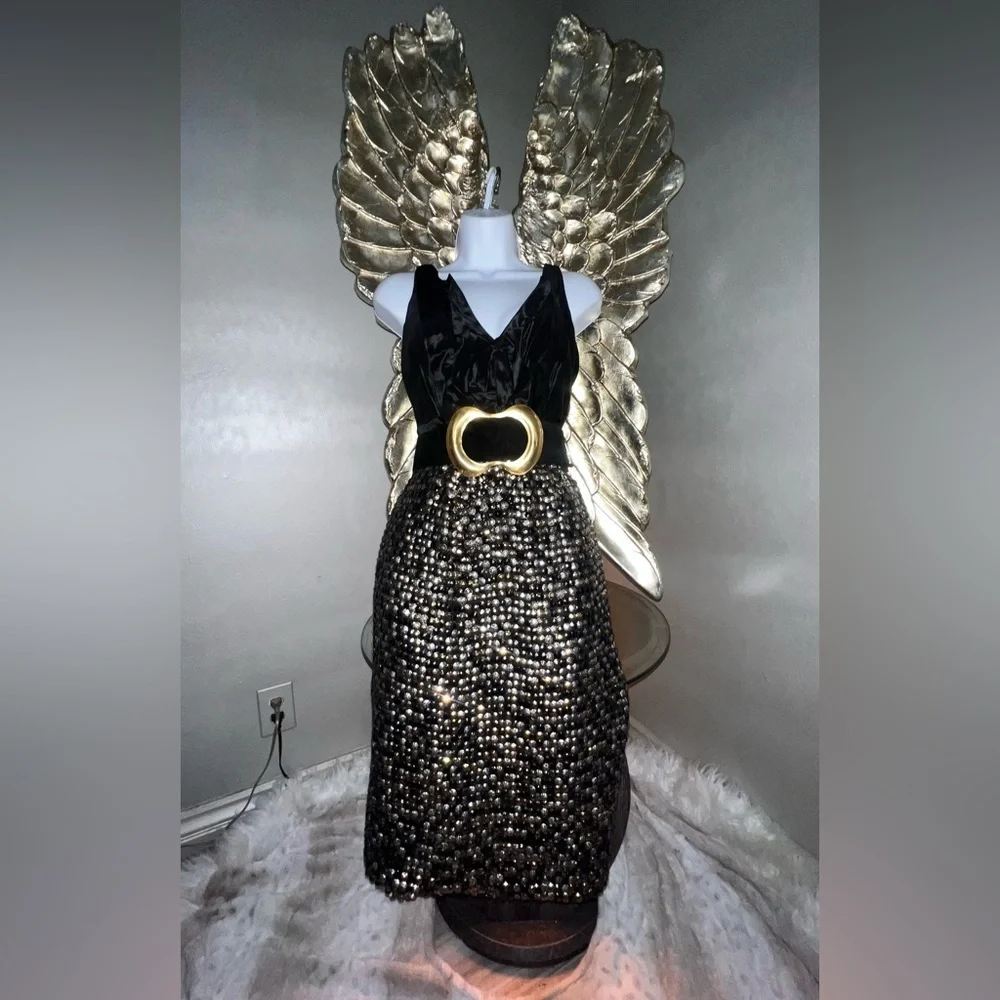Gorgeous Carmen Marc Valvo Studded Cocktail Dress, Size 6